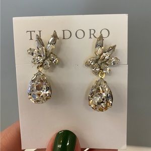Ti Adoro Jewelry. Coco Drop Earrings (13150) with CLIP ON BACK. Gold.